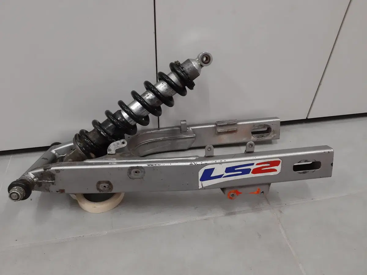 Forcellone, Mono Ammortizzatore Honda Dominator