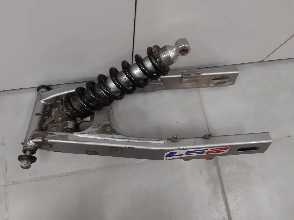 Forcellone, Mono Ammortizzatore Honda Dominator (2)