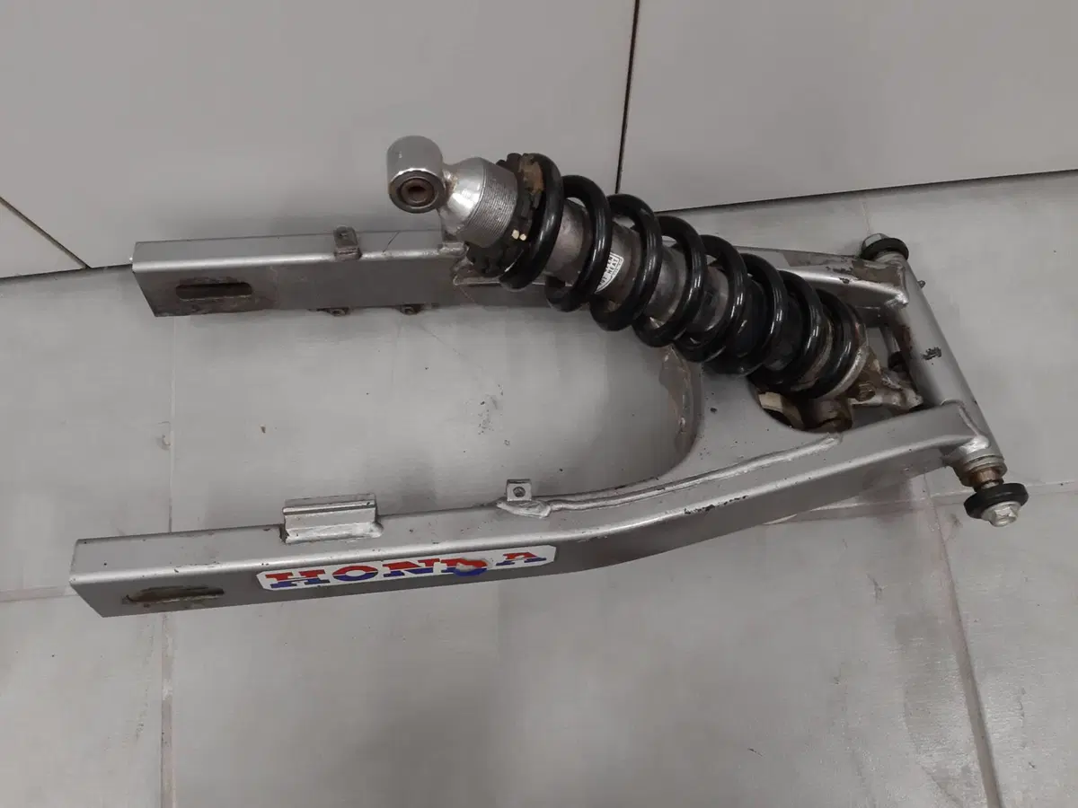 Forcellone, Mono Ammortizzatore Honda Dominator (4)