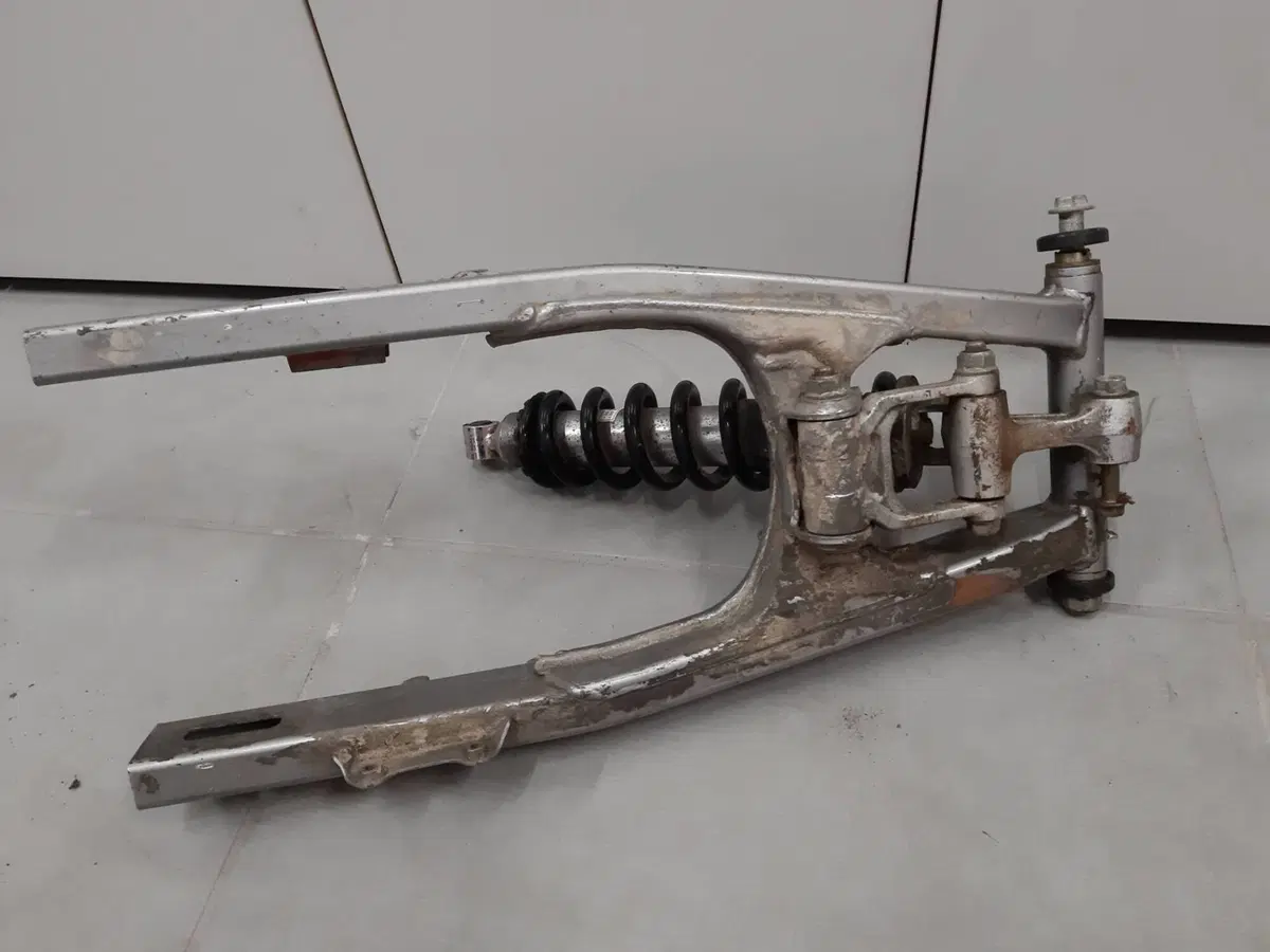 Forcellone, Mono Ammortizzatore Honda Dominator (5)