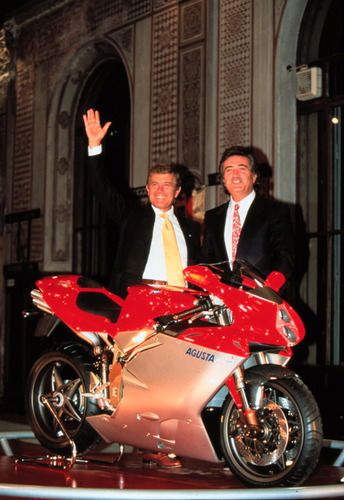 Giacomo Agostini e Claudio Castiglioni alla presentazione della prima MV del periodo Castiglioni, la F4 750