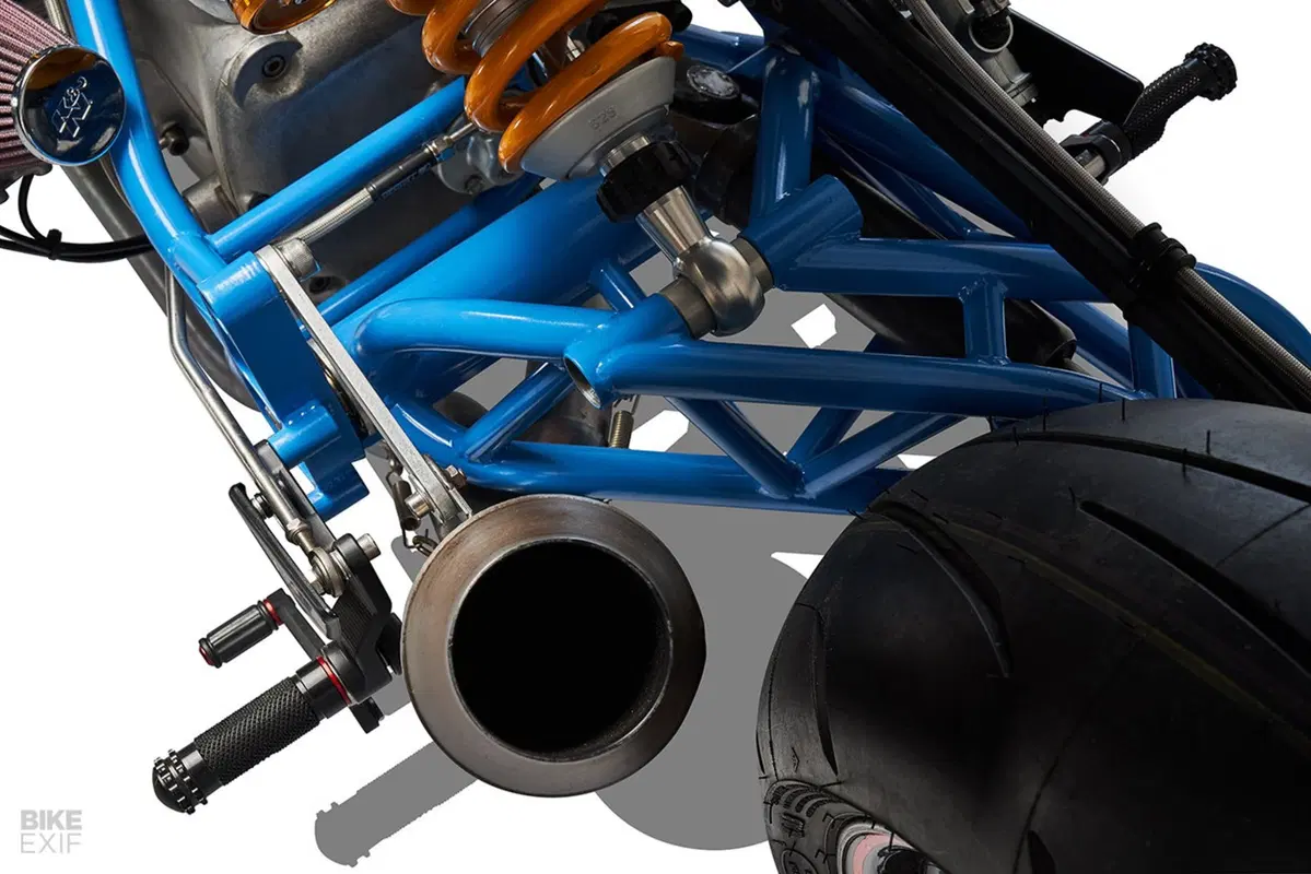 BMW R90/6: un lavoro radicale l'ha trasformata in una moto da pista (3)