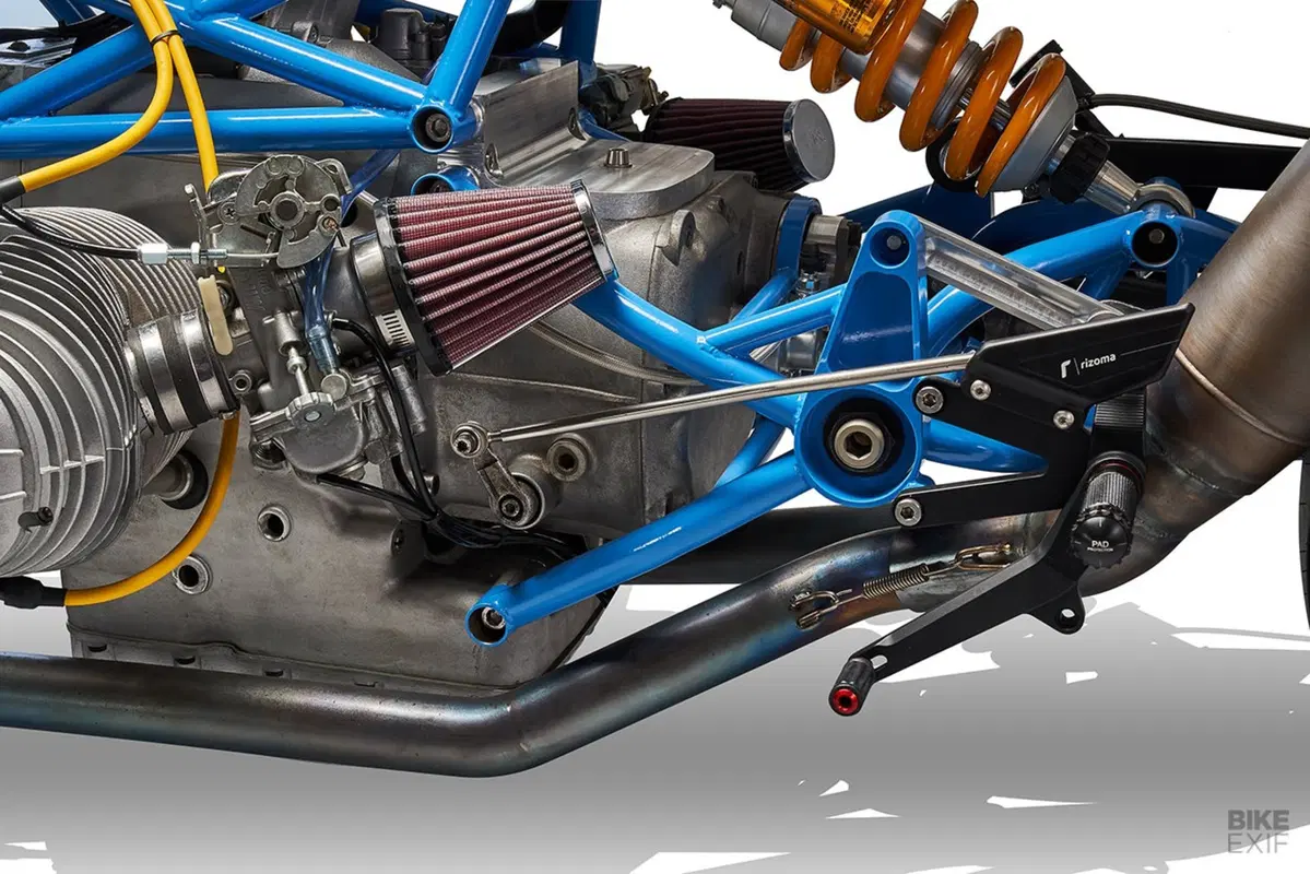 BMW R90/6: un lavoro radicale l'ha trasformata in una moto da pista