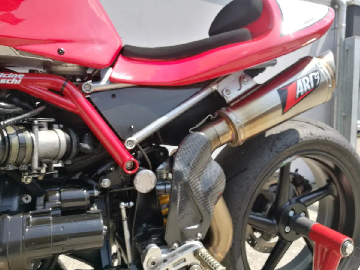 Le Moto Guzzi di serie trasformate da Guareschi Corse (9)