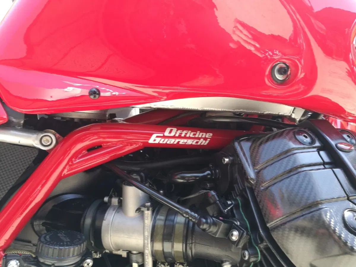 Le Moto Guzzi di serie trasformate da Guareschi Corse (15)