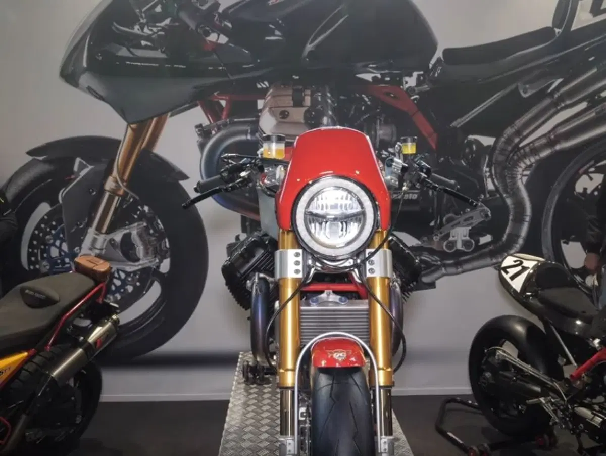 Le Moto Guzzi di serie trasformate da Guareschi Corse (2)