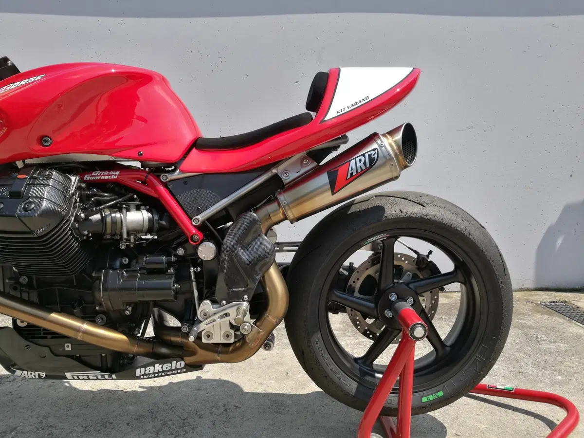 Le Moto Guzzi di serie trasformate da Guareschi Corse (6)