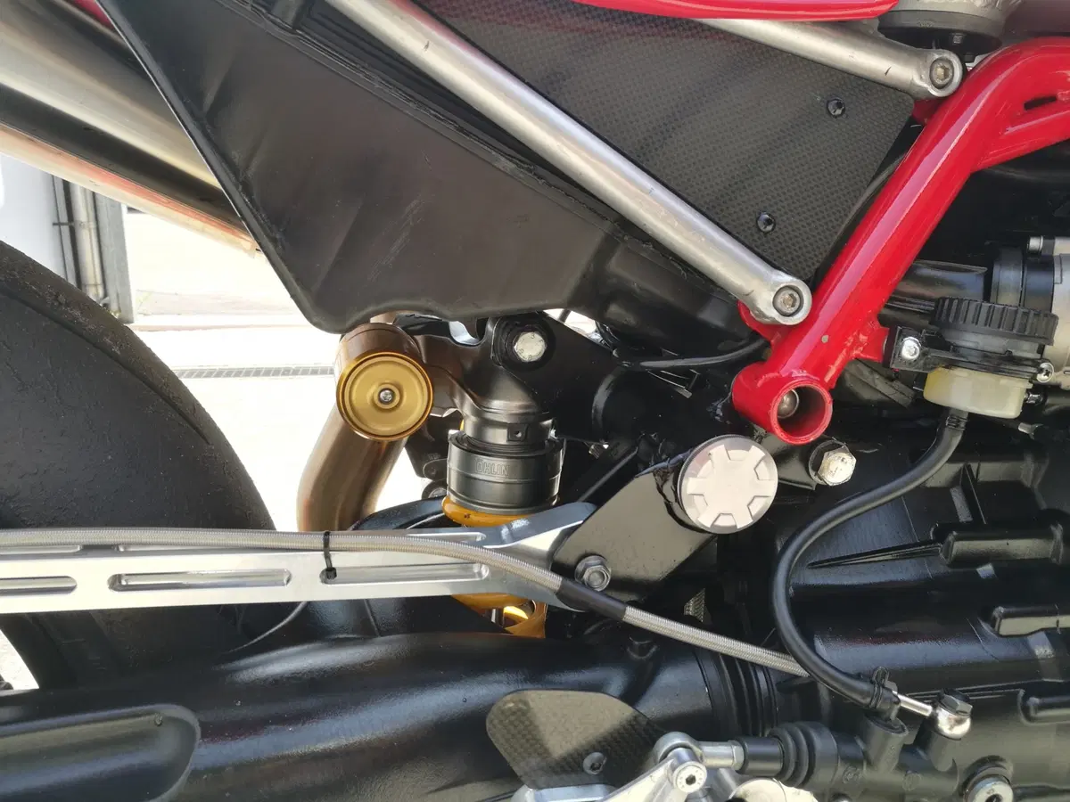 Le Moto Guzzi di serie trasformate da Guareschi Corse (18)