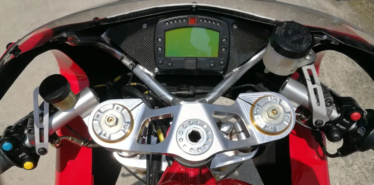 Le Moto Guzzi di serie trasformate da Guareschi Corse (11)