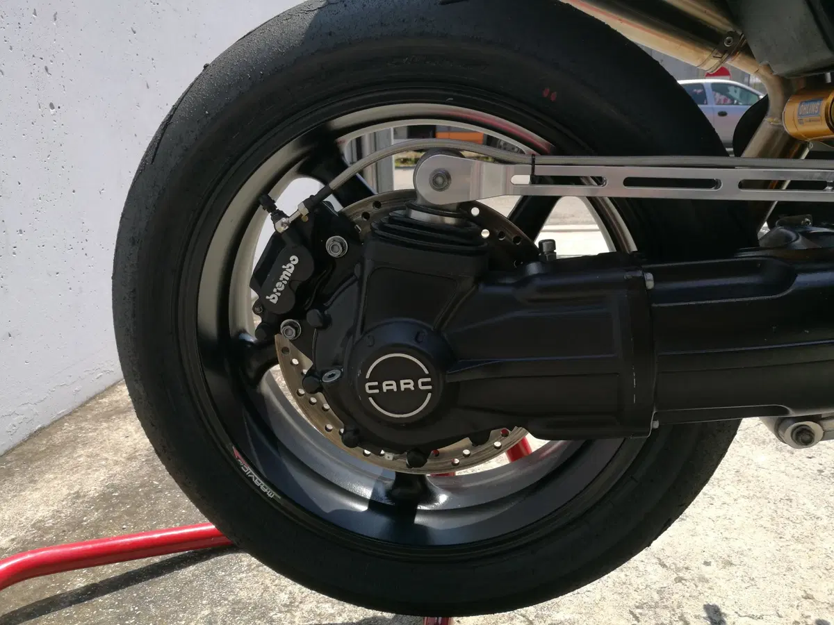 Le Moto Guzzi di serie trasformate da Guareschi Corse (19)