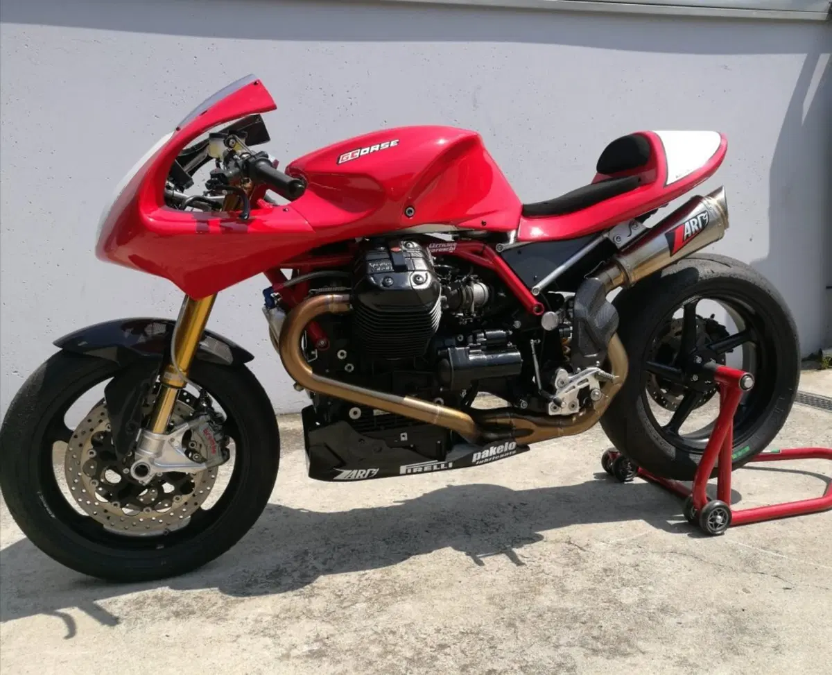 Le Moto Guzzi di serie trasformate da Guareschi Corse (4)