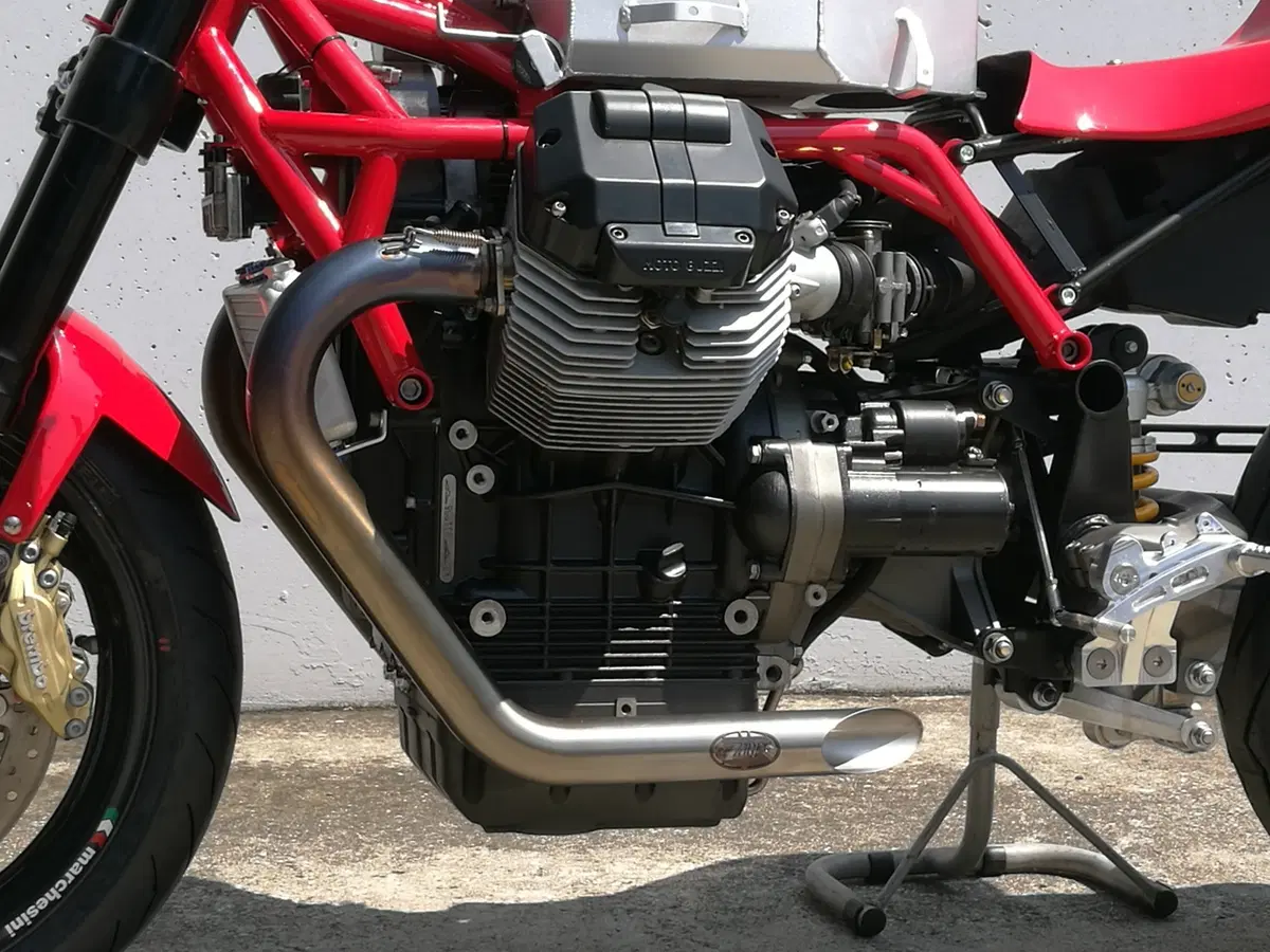 Le Moto Guzzi di serie trasformate da Guareschi Corse (12)