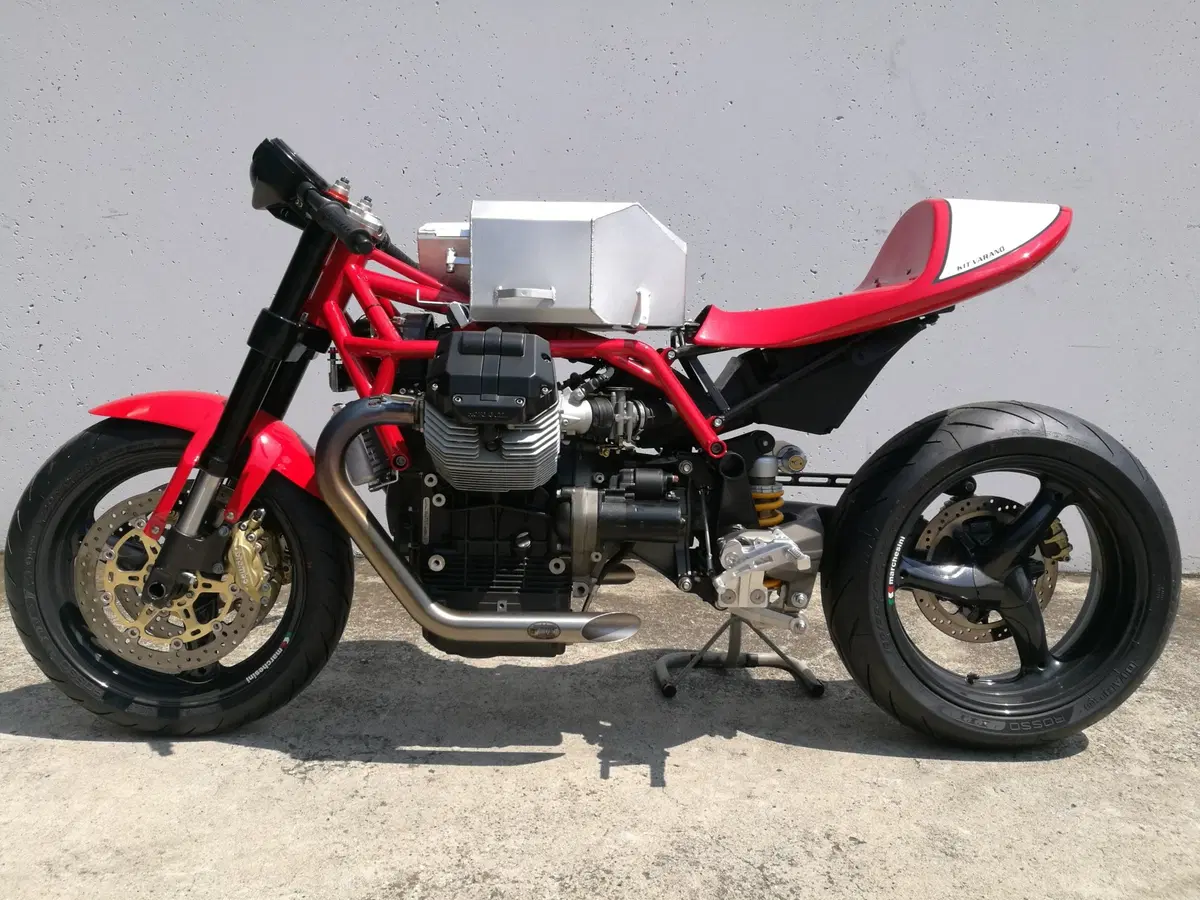 Le Moto Guzzi di serie trasformate da Guareschi Corse (13)