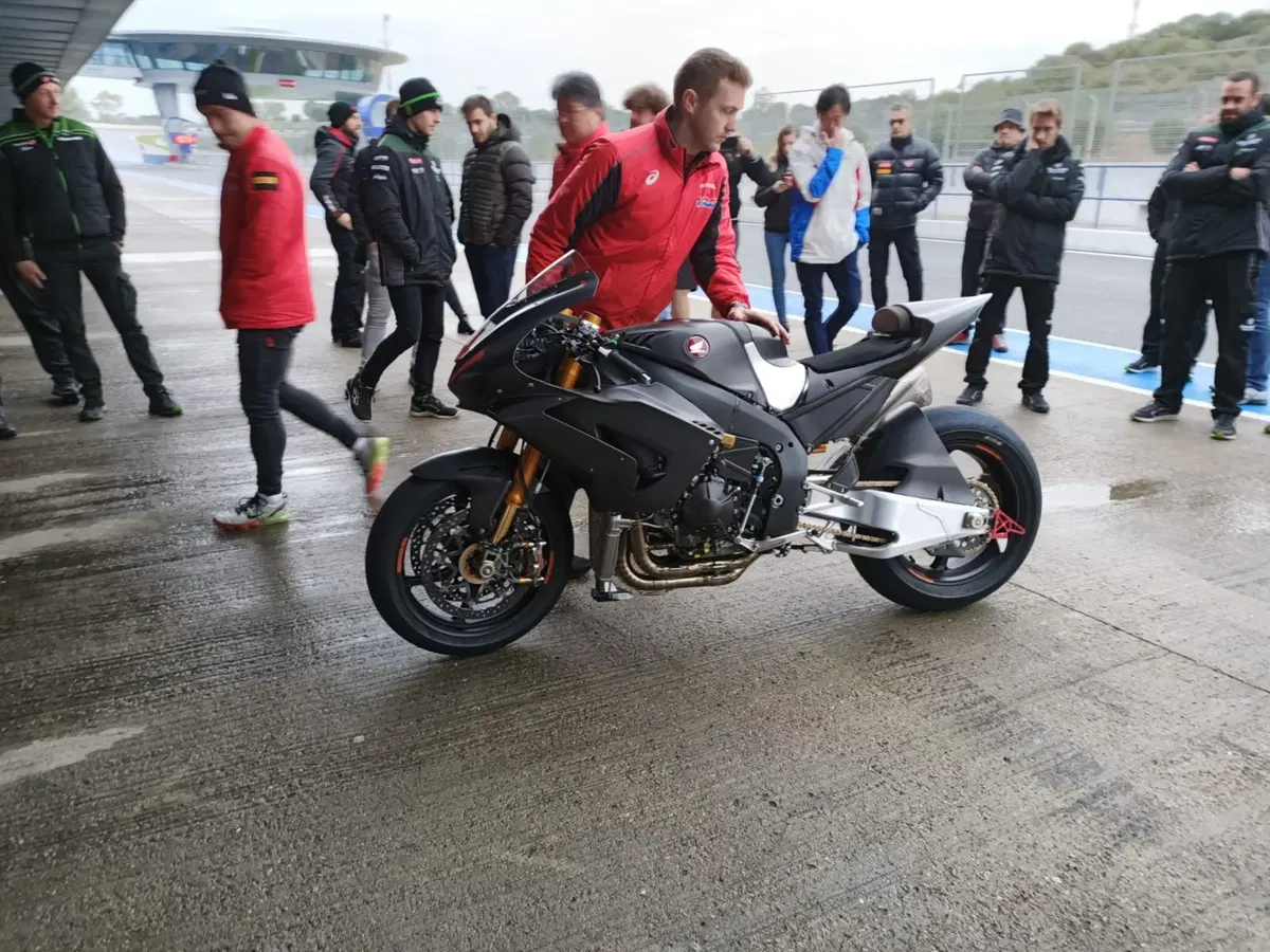 Test SBK. Debutto bagnato per la nuova Honda (6)