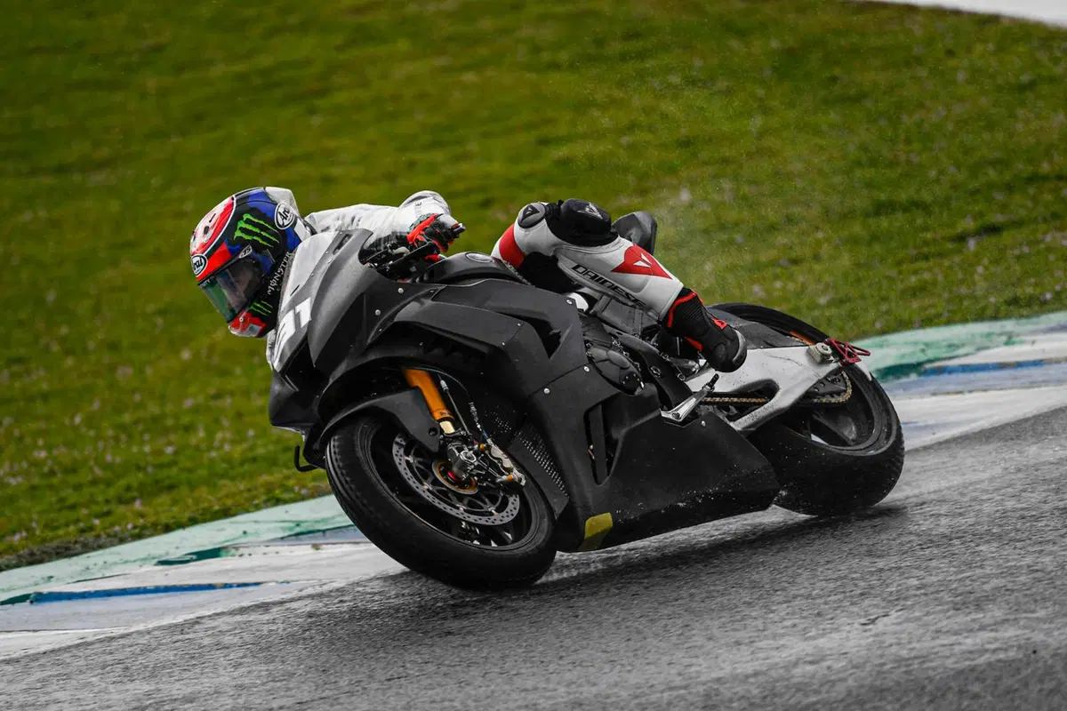 Haslam è il più veloce sotto la pioggia a Jerez