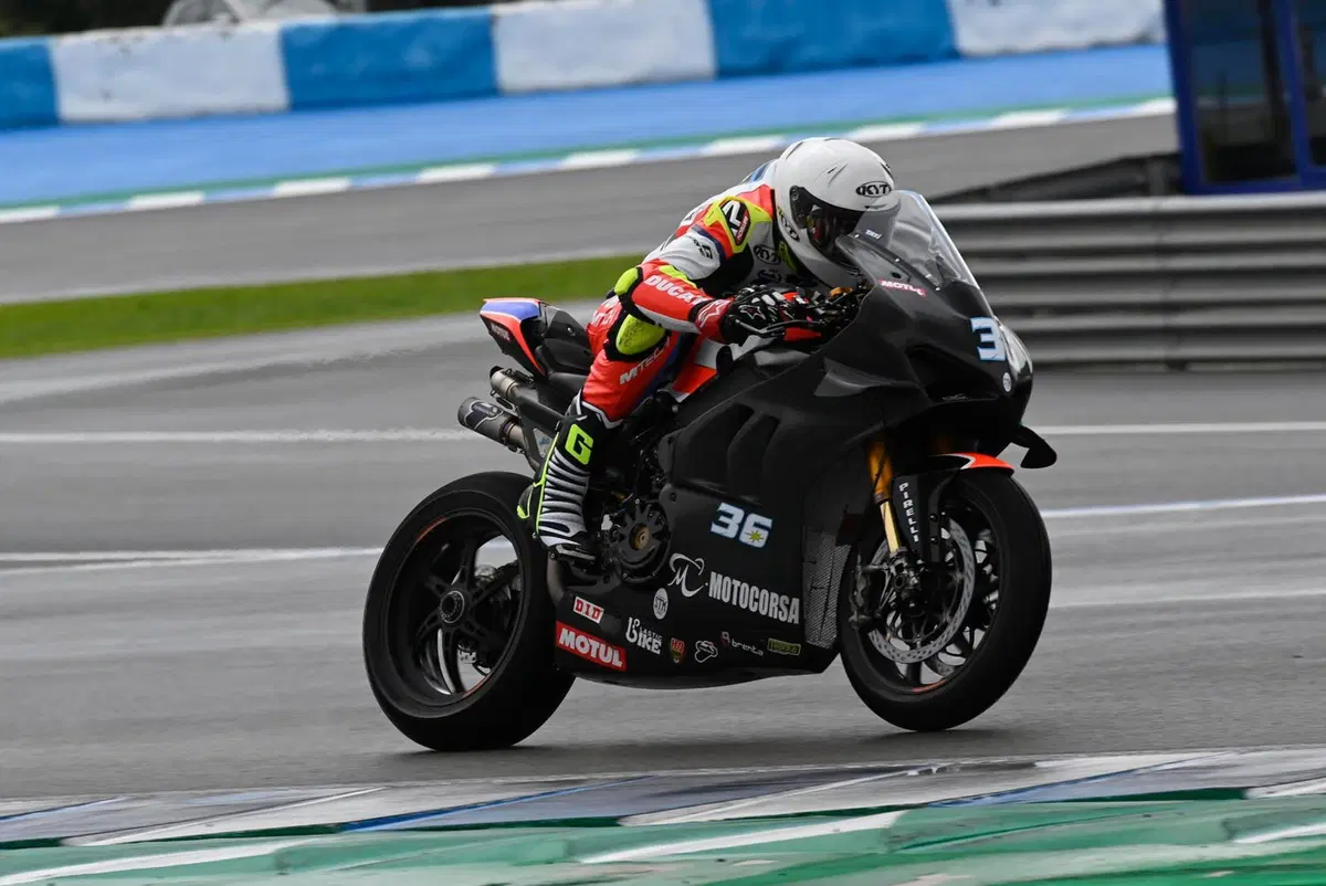 Haslam è il più veloce sotto la pioggia a Jerez (2)