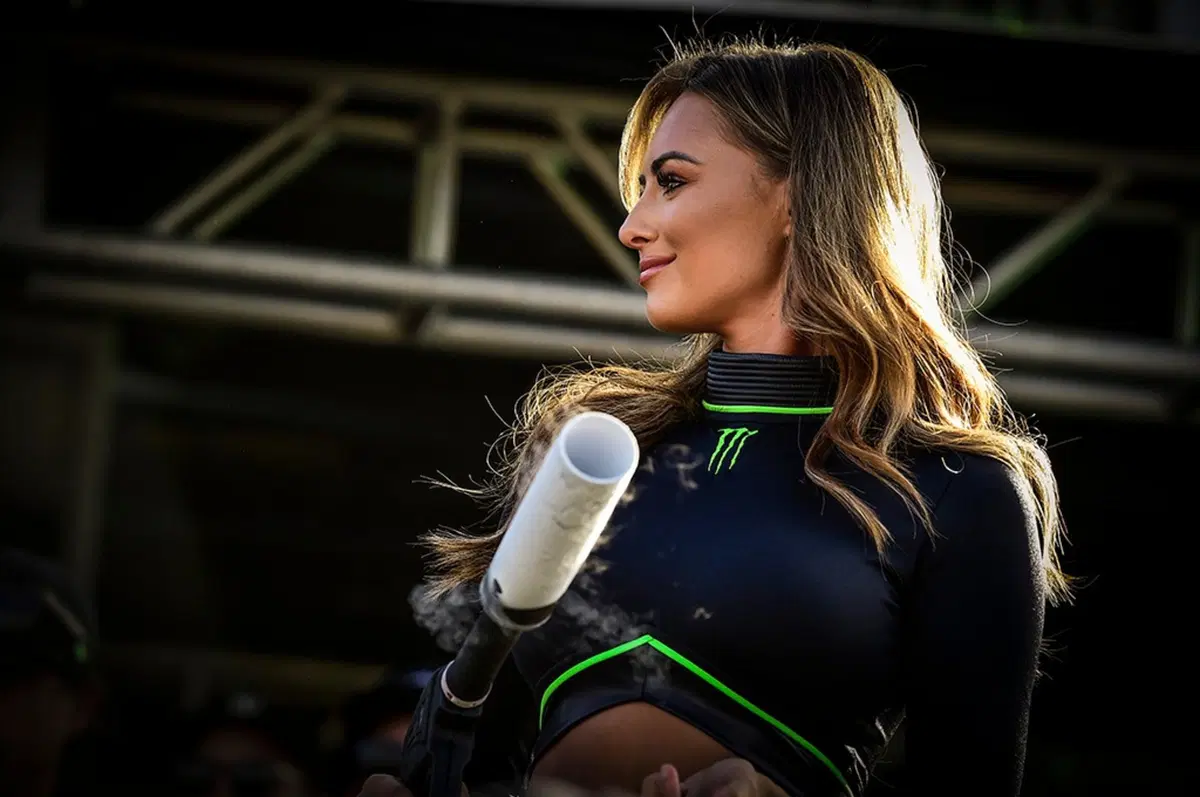 Gallery. Lo spettacolo del Supercross è fuori dalla pista (15)