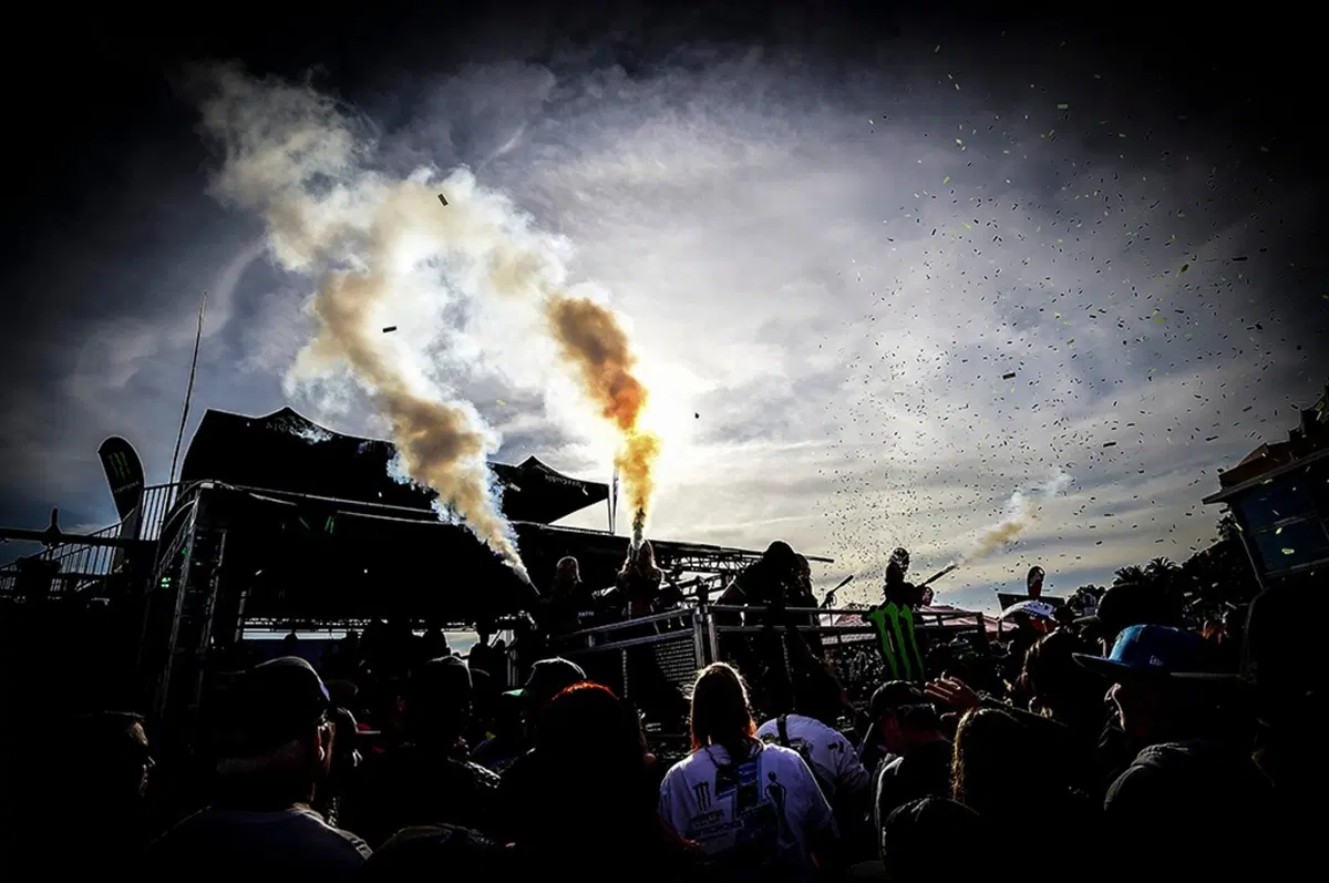 Gallery. Lo spettacolo del Supercross è fuori dalla pista (26)