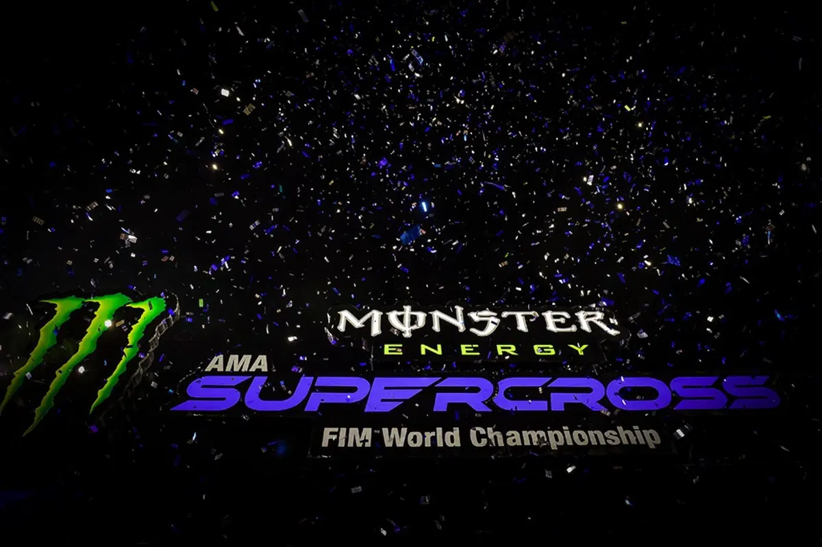 Gallery. Lo spettacolo del Supercross è fuori dalla pista (31)