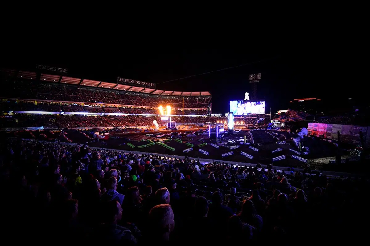 Gallery. Lo spettacolo del Supercross è fuori dalla pista (30)