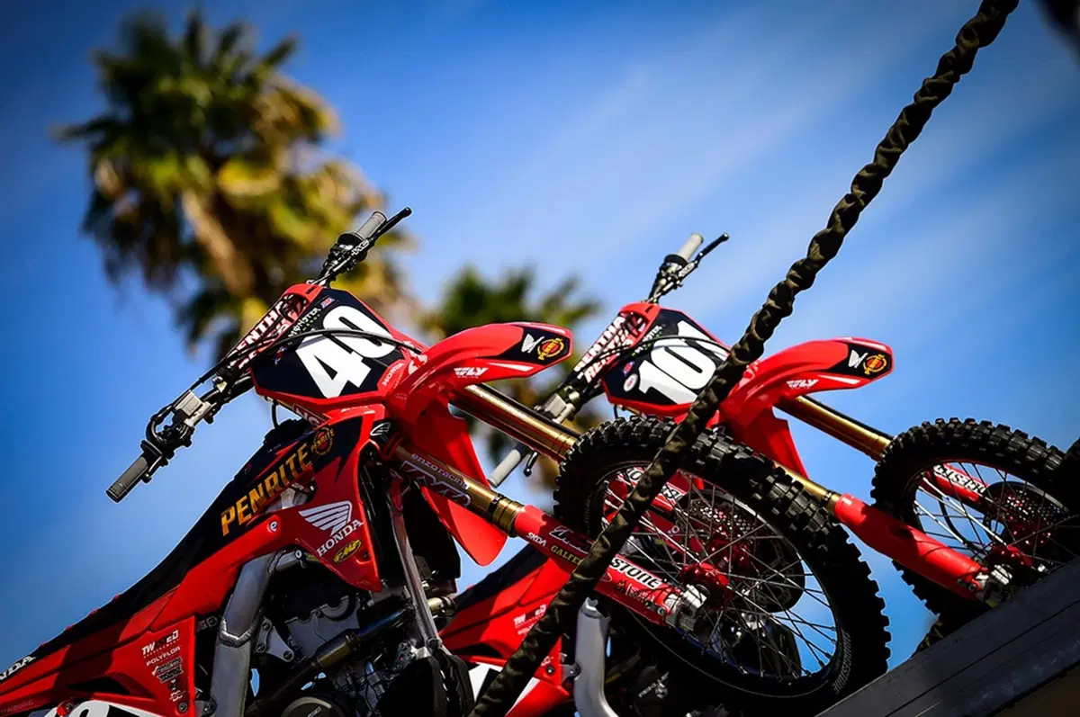 Gallery. Lo spettacolo del Supercross è fuori dalla pista (32)
