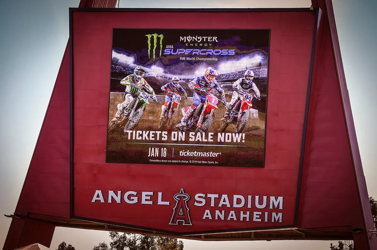 Gallery. Lo spettacolo del Supercross è fuori dalla pista (37)