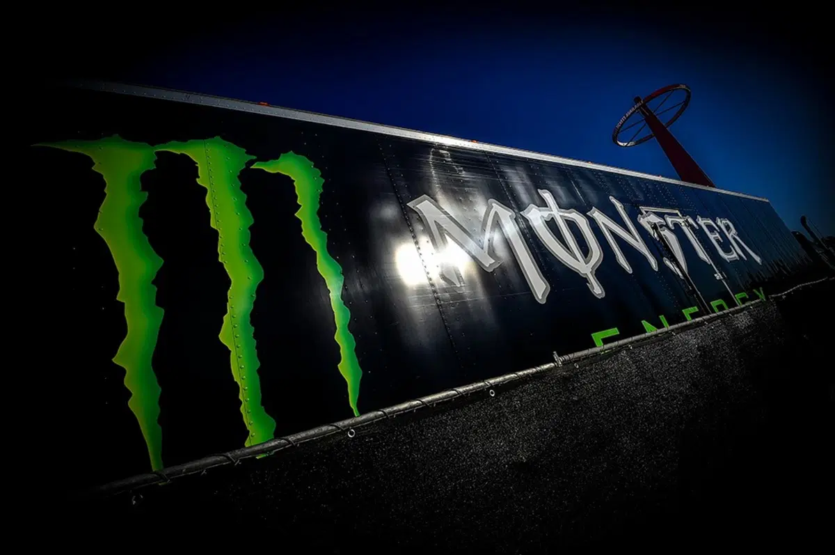 Gallery. Lo spettacolo del Supercross è fuori dalla pista (46)