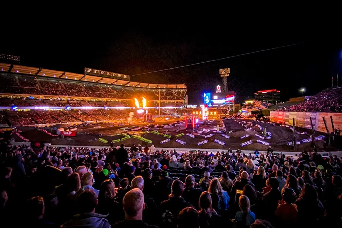 Gallery. Lo spettacolo del Supercross è fuori dalla pista (44)