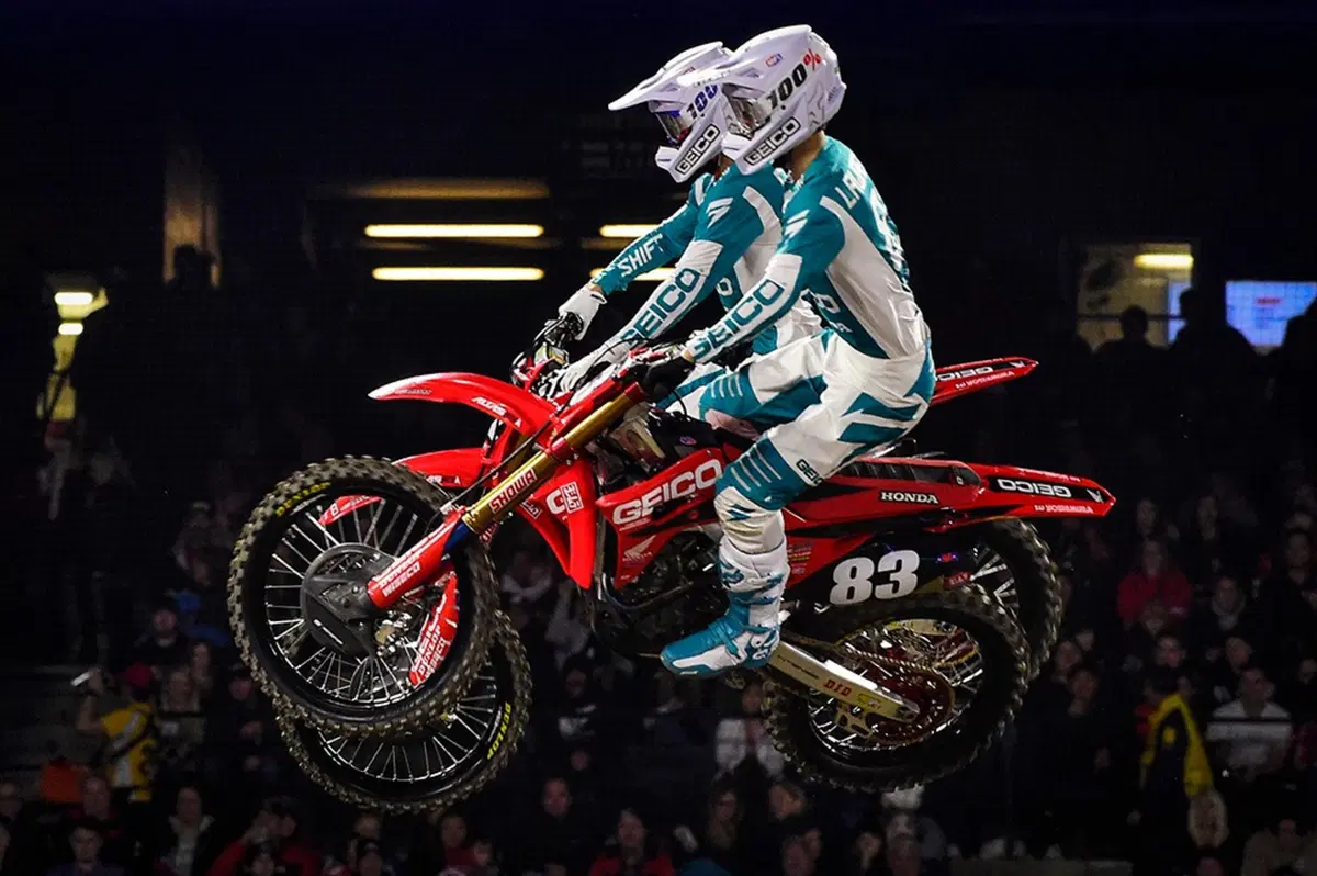Gallery. Lo spettacolo del Supercross è fuori dalla pista (62)