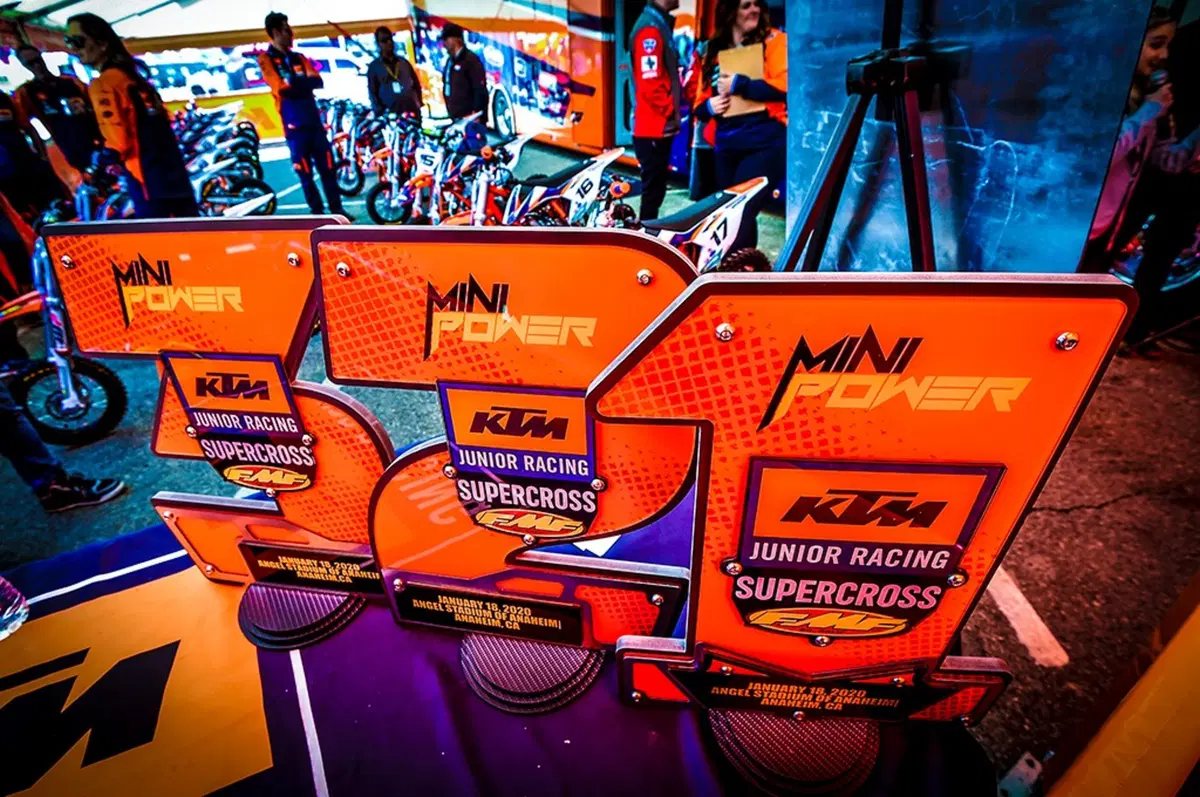 Gallery. Lo spettacolo del Supercross è fuori dalla pista (61)