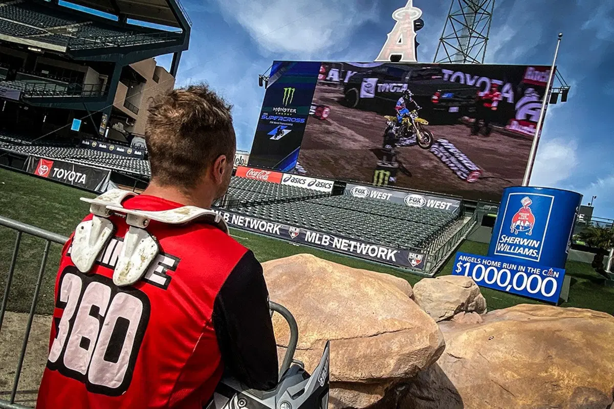 Gallery. Lo spettacolo del Supercross è fuori dalla pista (74)