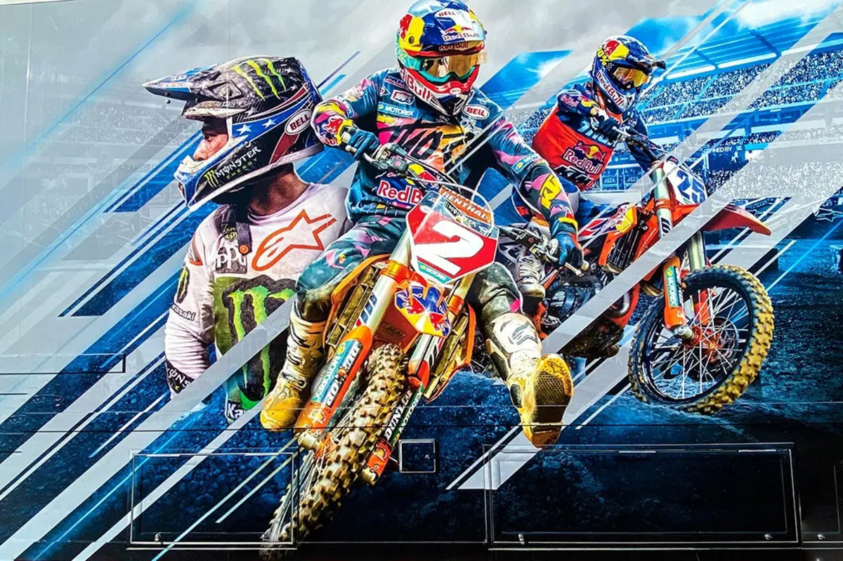Gallery. Lo spettacolo del Supercross è fuori dalla pista (81)