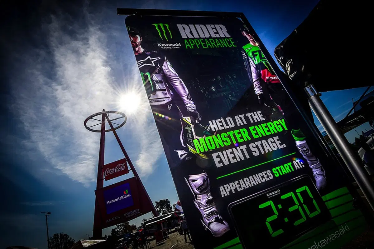 Gallery. Lo spettacolo del Supercross è fuori dalla pista (84)