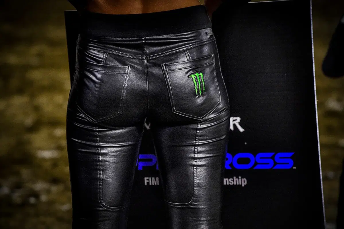 Gallery. Lo spettacolo del Supercross è fuori dalla pista (85)