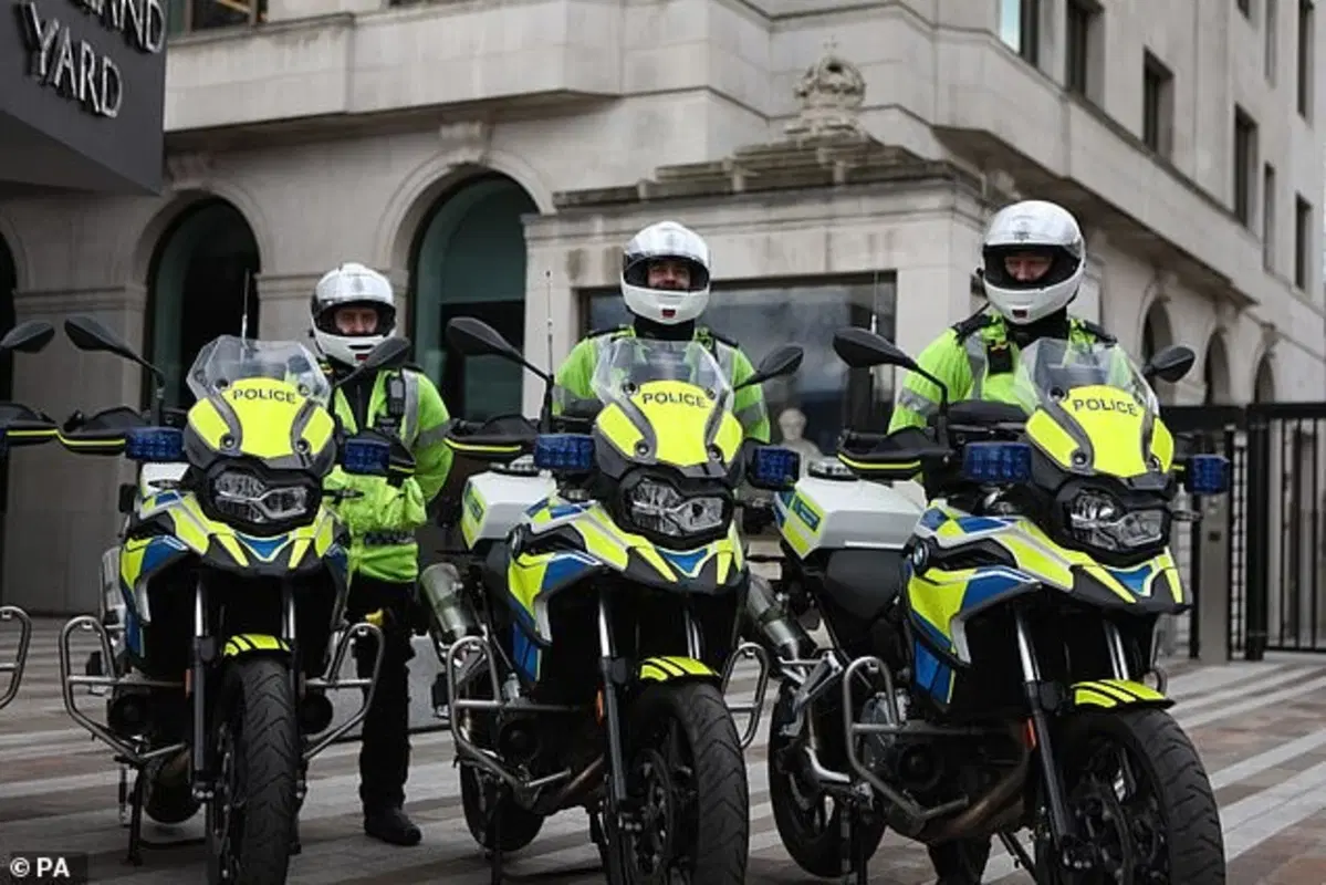 Londra: la polizia si dota di sette BMW F750GS per contrastare i furti di moto e scooter (3)