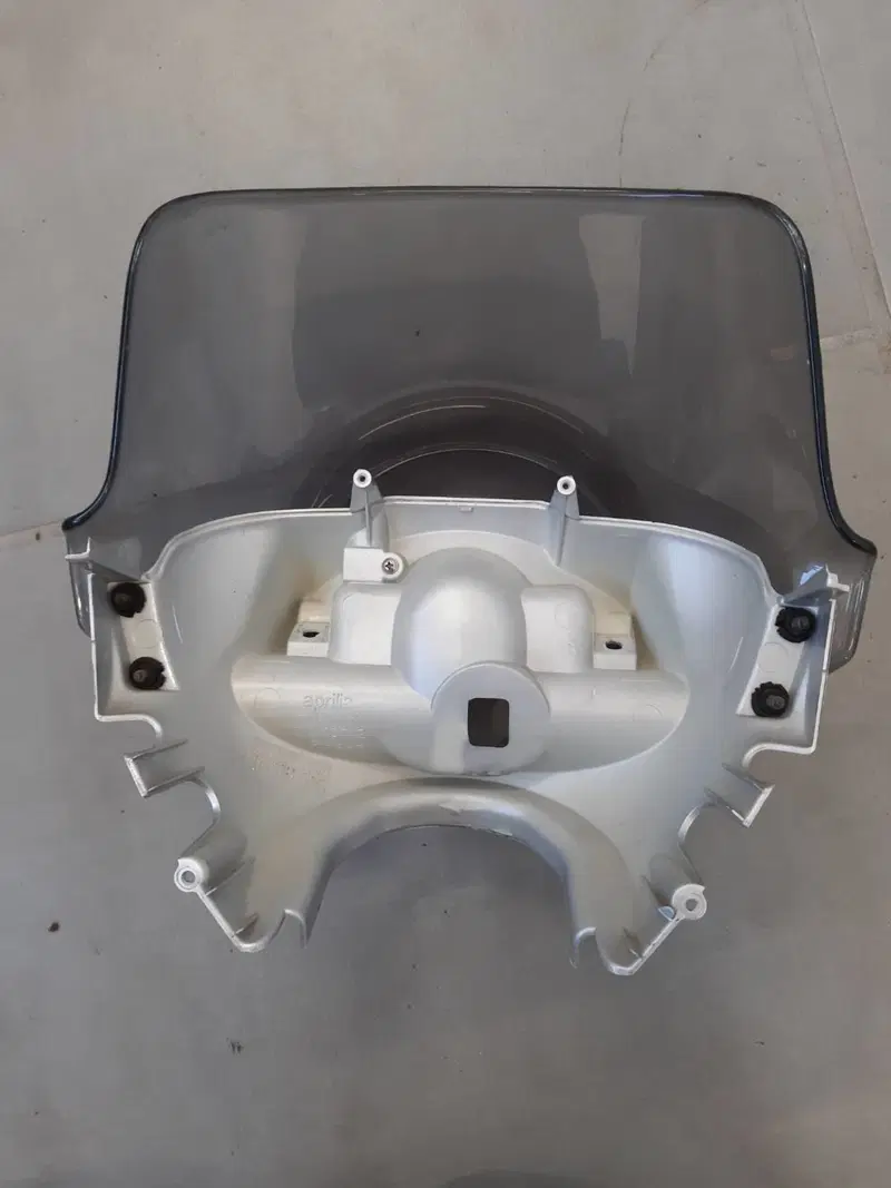 Coperchio manubrio ant Aprilia Scarabeo (2)