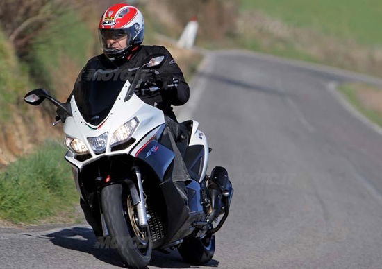 Aprilia SRV 850  