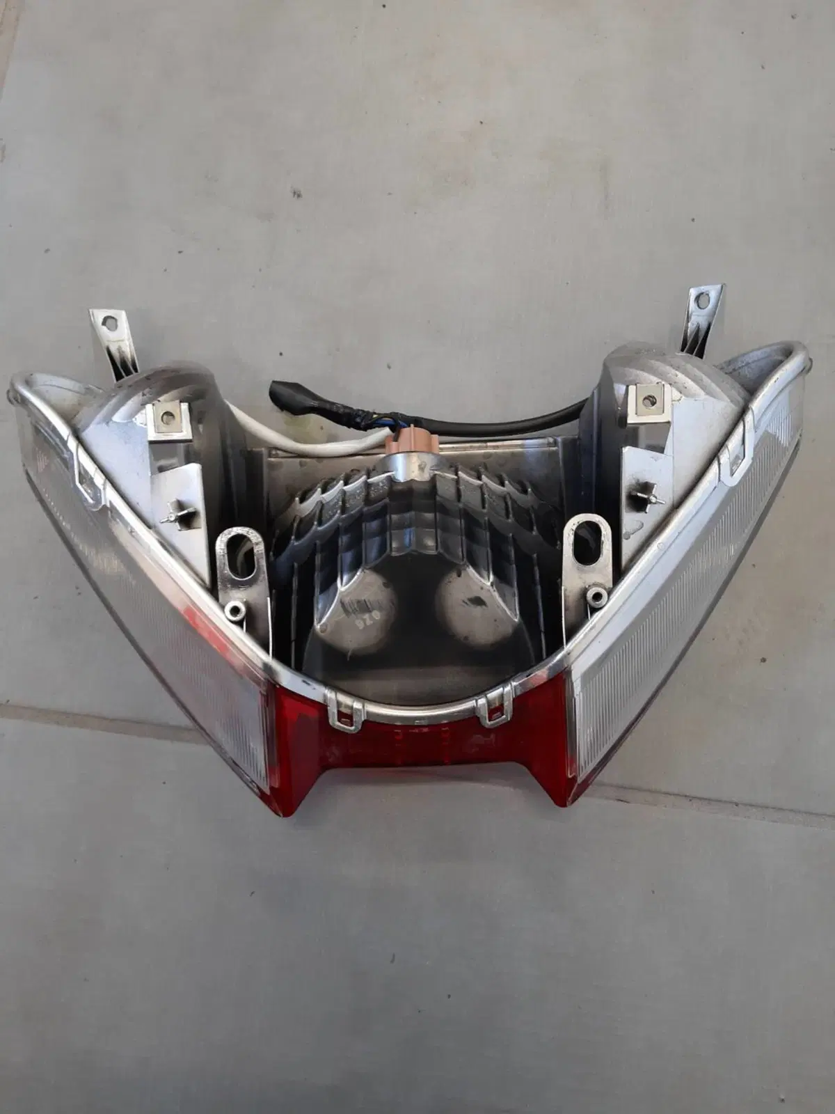 Fanale posteriore Yamaha t max 08/11 (2)