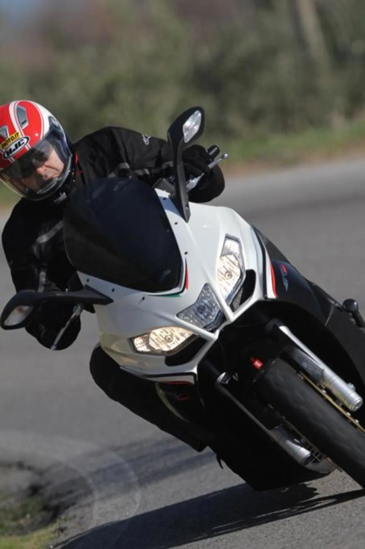 Aprilia SRV 850   (4)