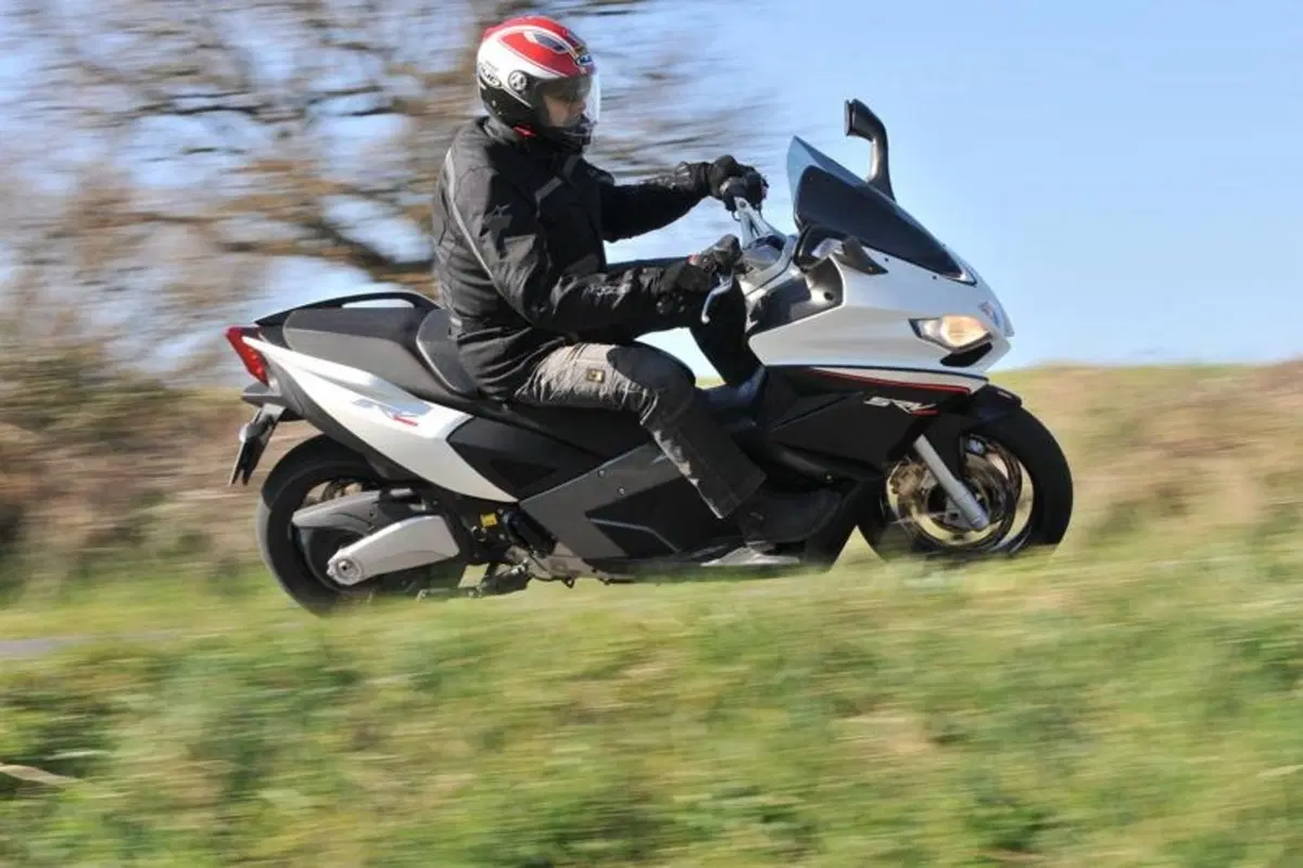 Aprilia SRV 850   (13)