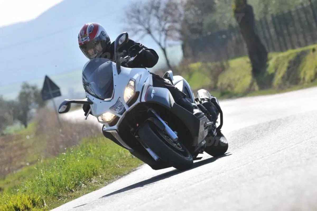 Aprilia SRV 850   (14)