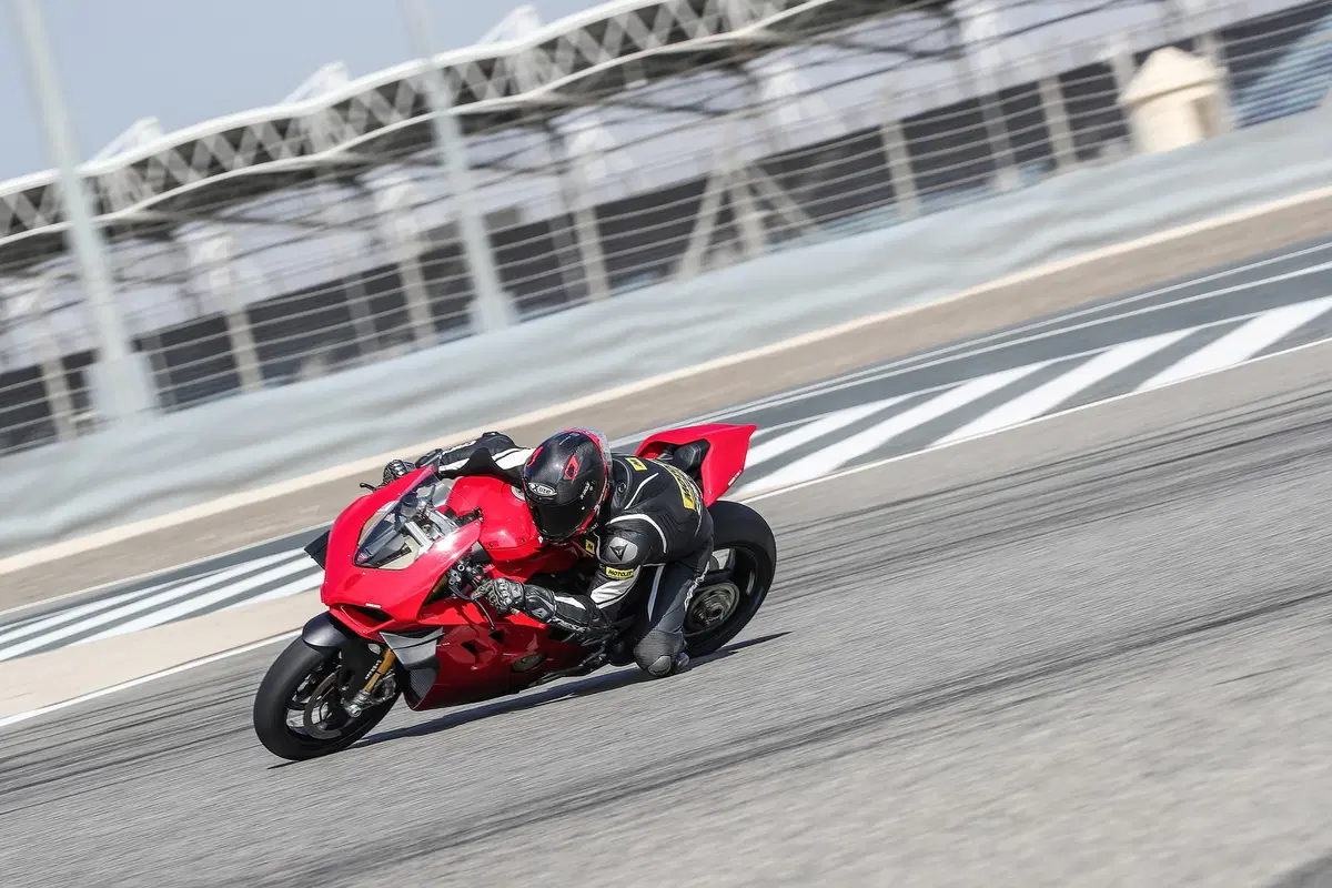 Ducati Panigale V4 S 2020 (9)