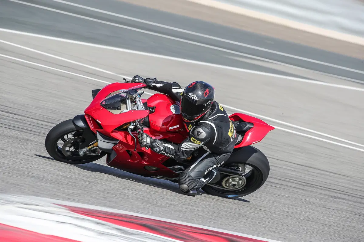 Ducati Panigale V4 S 2020 (10)