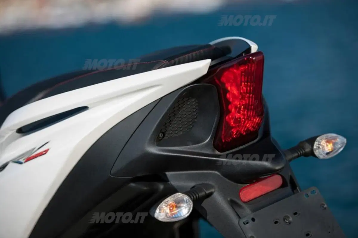 Aprilia SRV 850   (24)