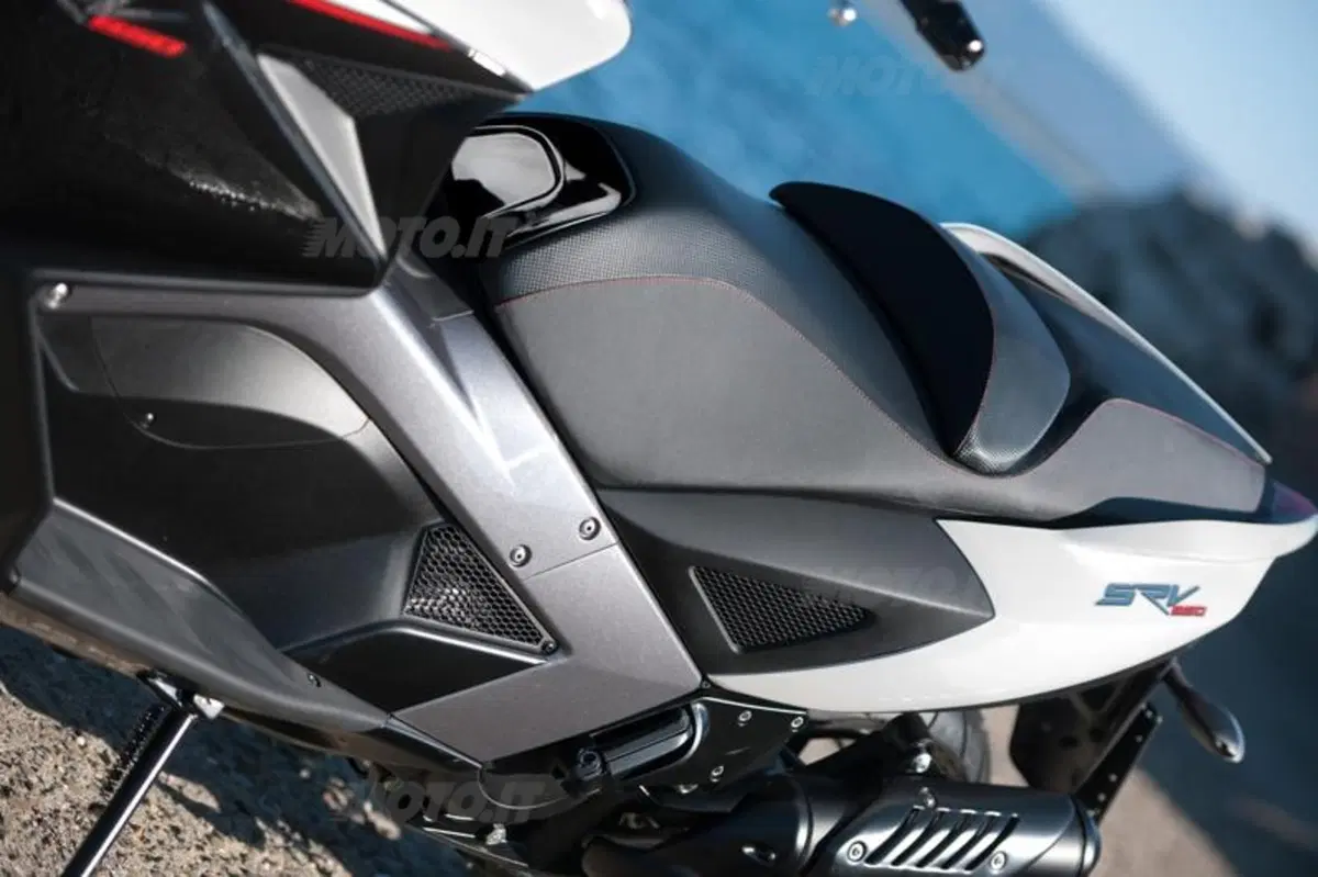 Aprilia SRV 850   (31)