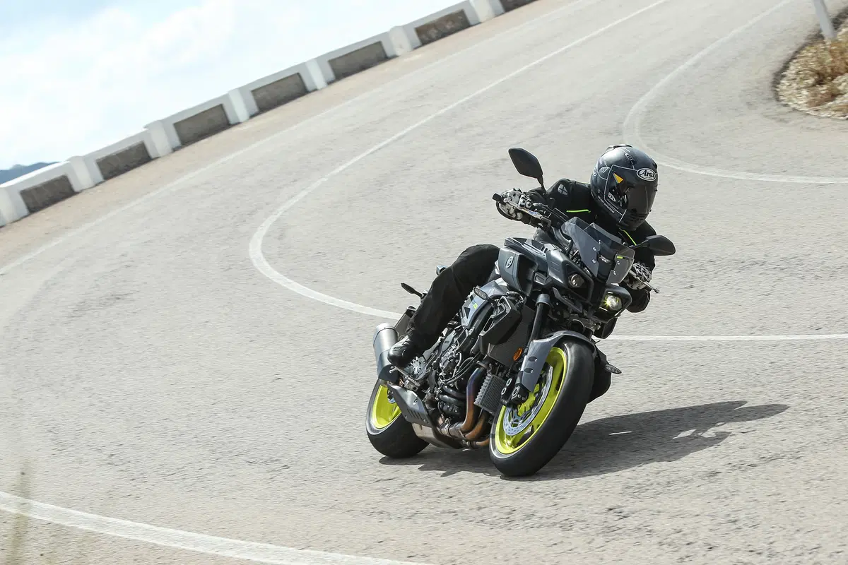 Yamaha MT-10 (4)