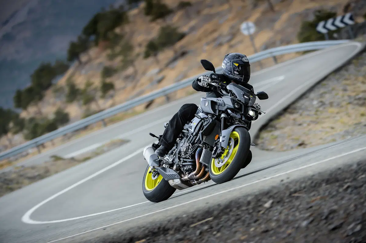 Yamaha MT-10 (3)