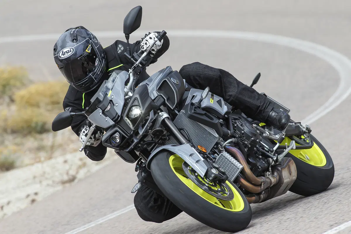 Yamaha MT-10 (2)