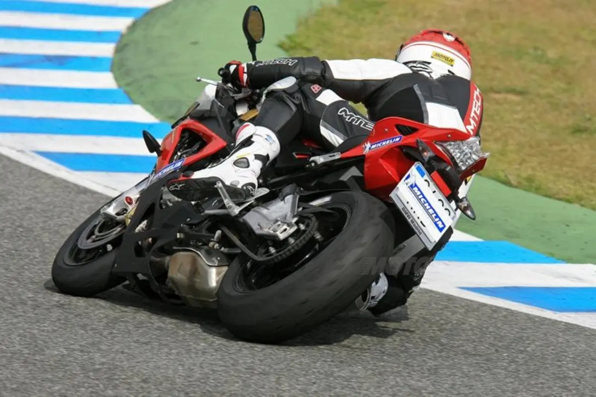 Test pneumatici. Michelin Power Cup (3)