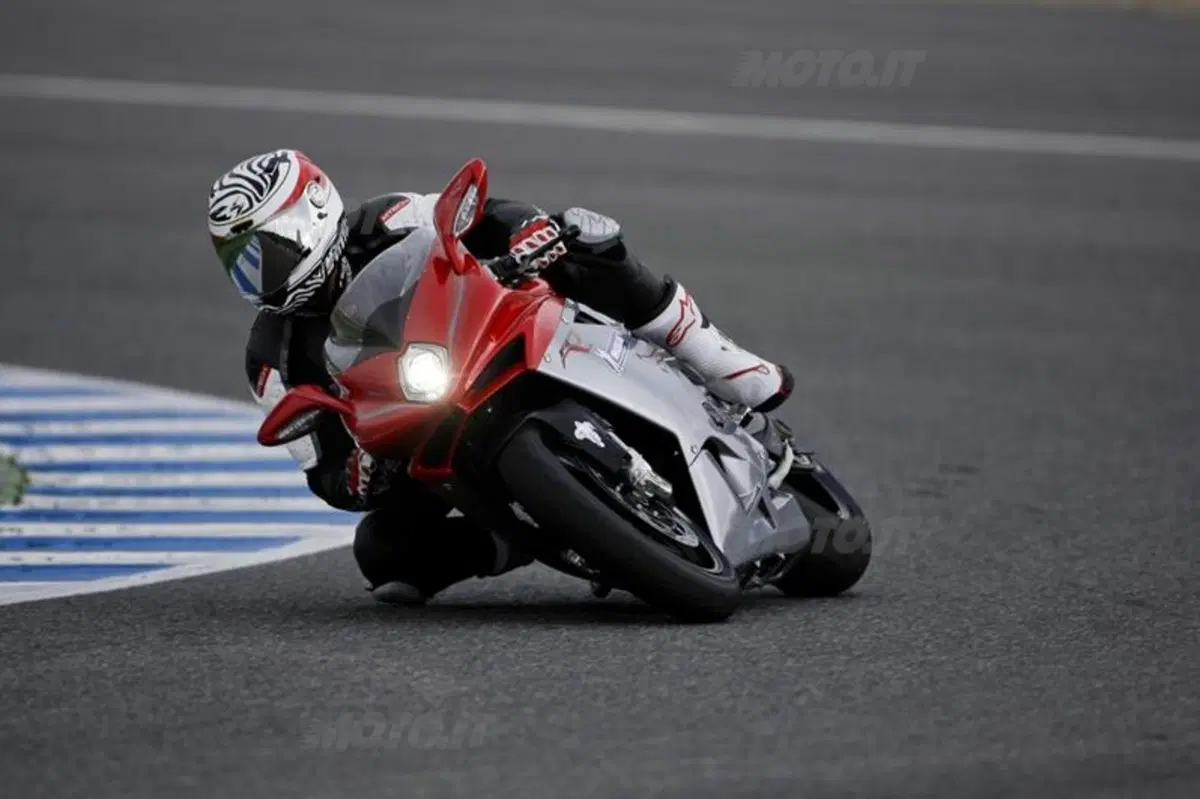 Test pneumatici. Michelin Power Cup (5)